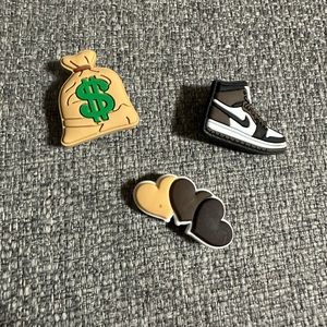 SET OF 3 Jibbitz for Crocs • Brown 🤎